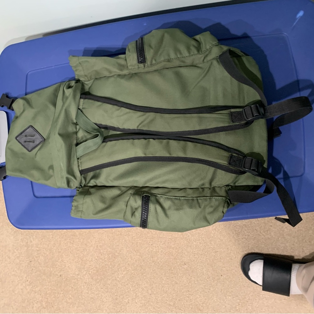 Green backpack good condition - Picture 3 of 6